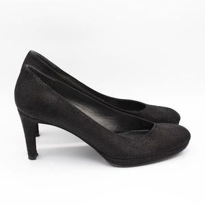 Stuart Weitzman Round Toe Pumps